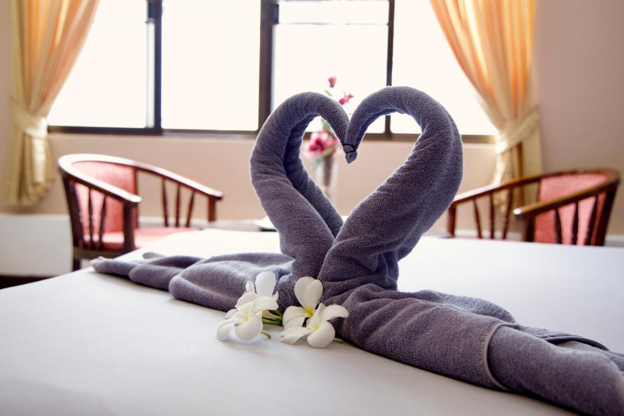 Golden Guesthouse By The Beach Cha Am تشا أم المظهر الخارجي الصورة