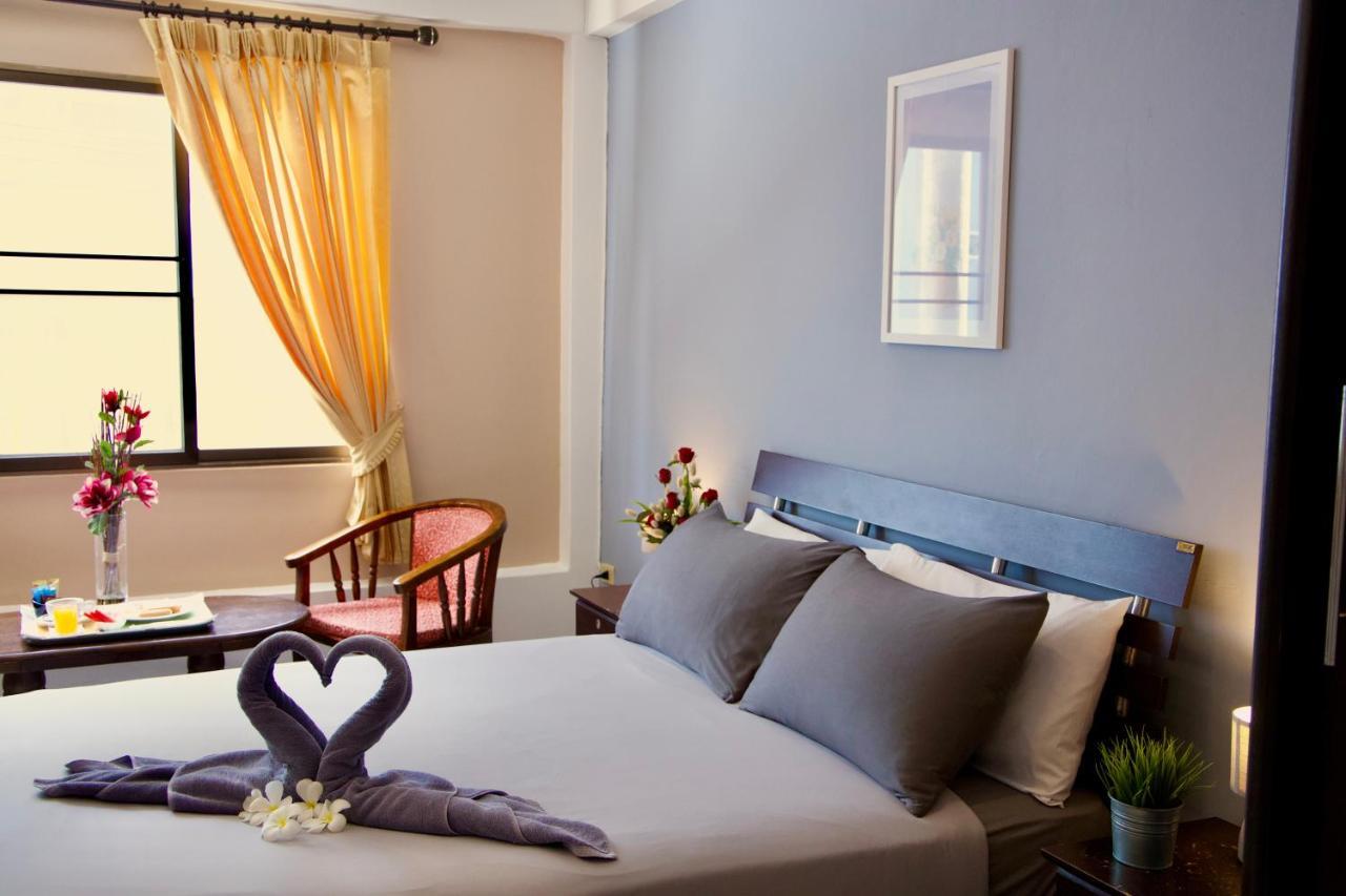 Golden Guesthouse By The Beach Cha Am تشا أم المظهر الخارجي الصورة