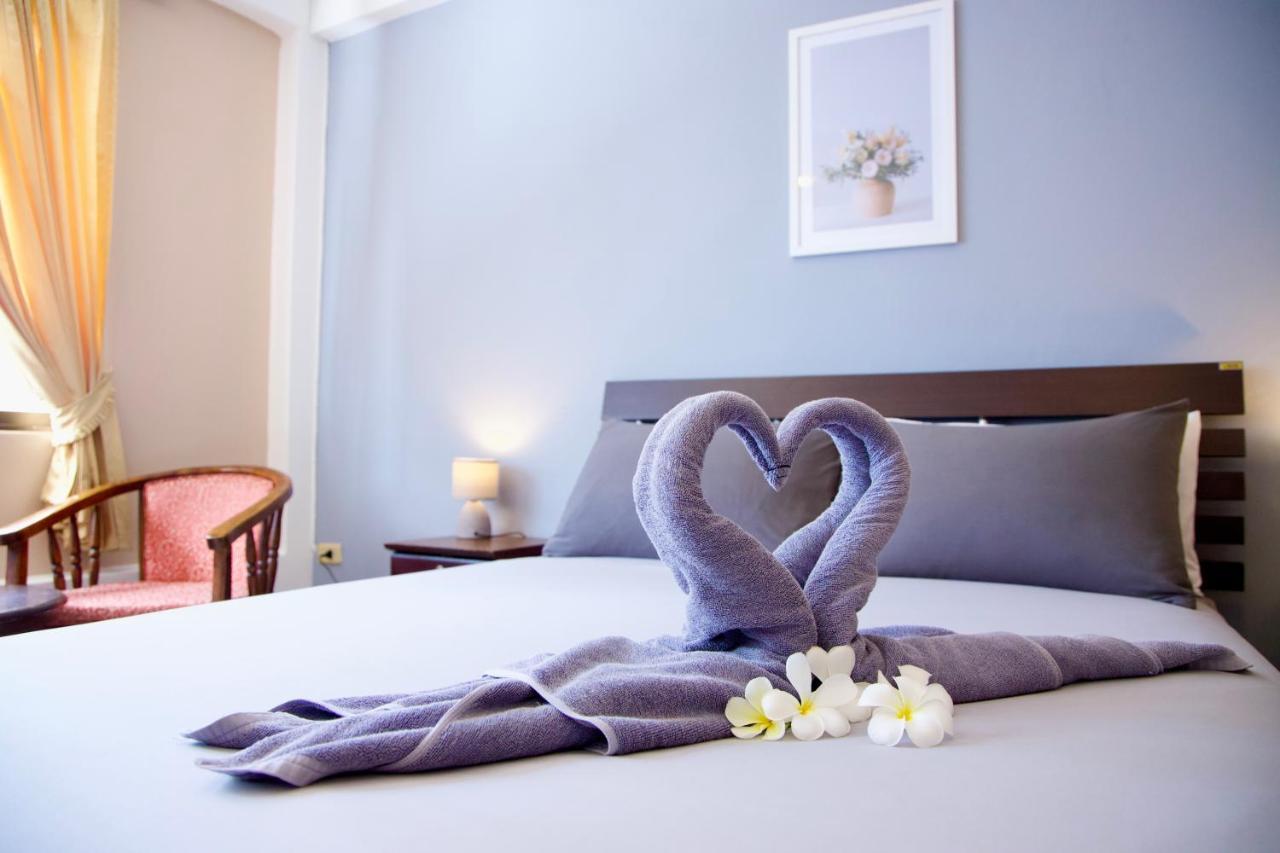 Golden Guesthouse By The Beach Cha Am تشا أم المظهر الخارجي الصورة
