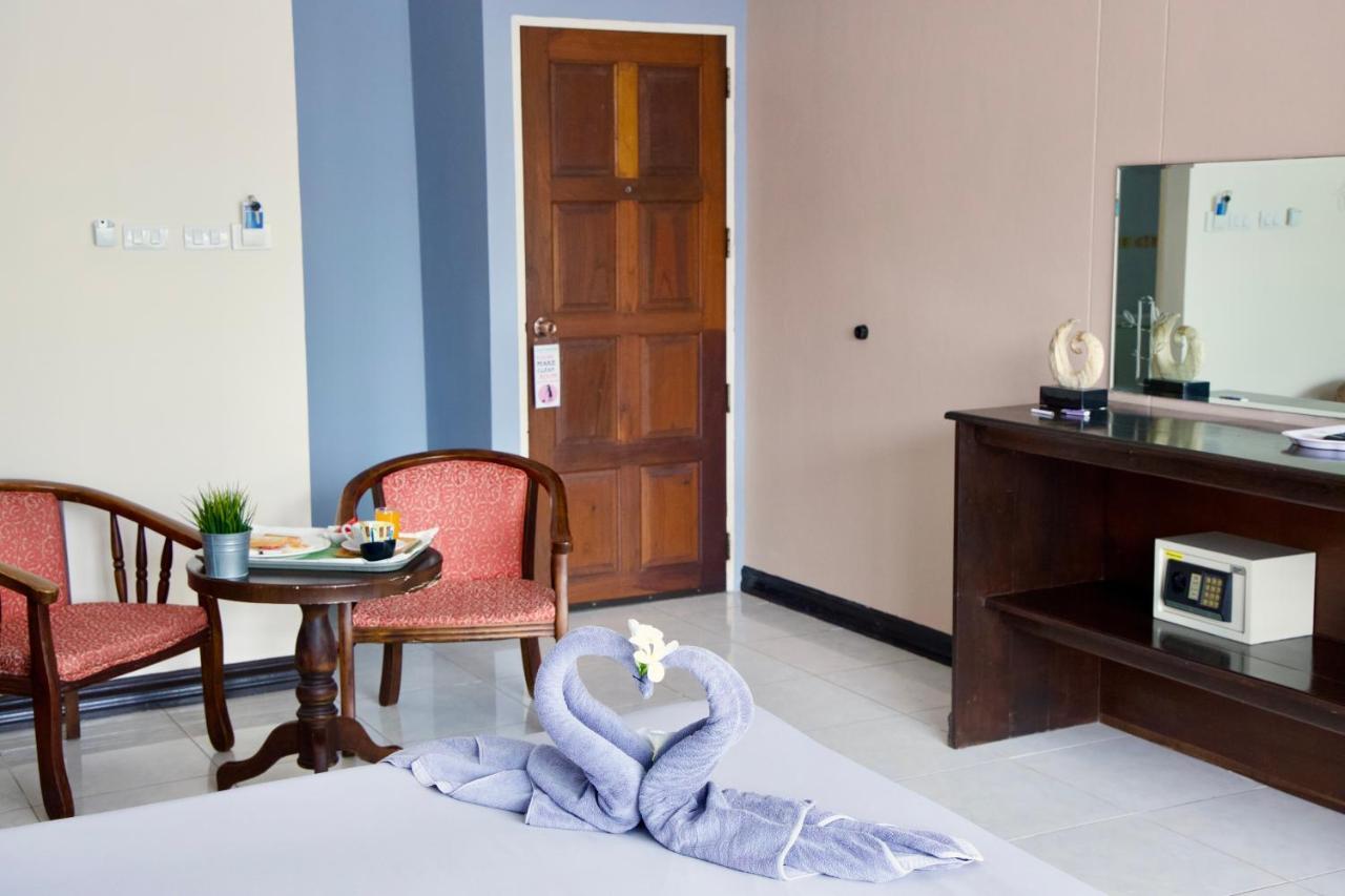 Golden Guesthouse By The Beach Cha Am تشا أم المظهر الخارجي الصورة