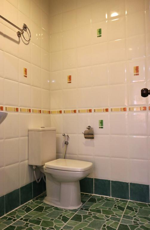 Golden Guesthouse By The Beach Cha Am تشا أم المظهر الخارجي الصورة