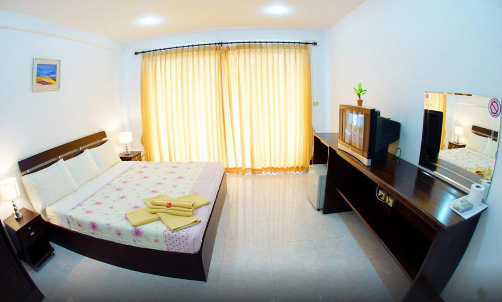Golden Guesthouse By The Beach Cha Am تشا أم المظهر الخارجي الصورة